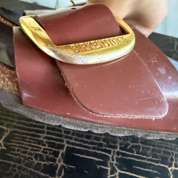 Gold and Brown Leather Sandals with Buckle Closure - Picture 10 of 13